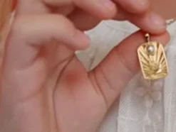 Outlet Majorica Caelum Communion Necklace With Golden Medallion